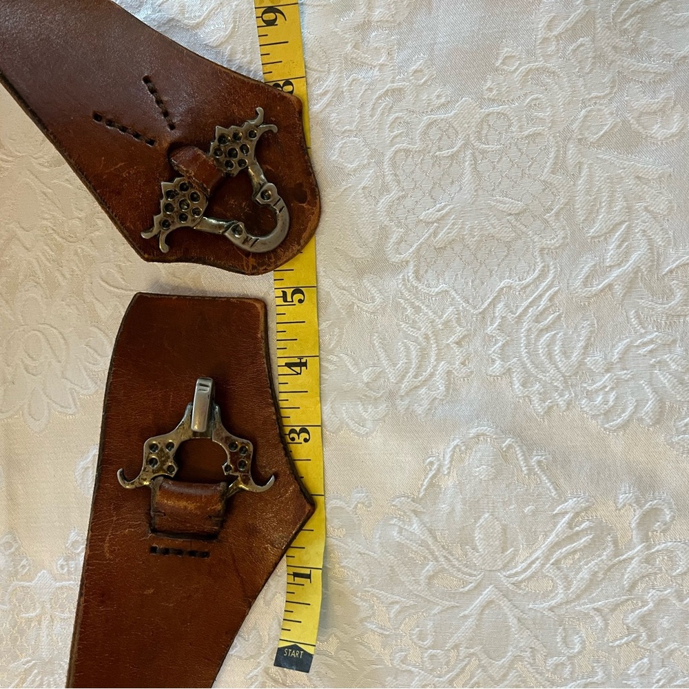 Vintage 70s leather belt with great hardware. Unmarked Etienne Aigner? - Picture 6 of 16